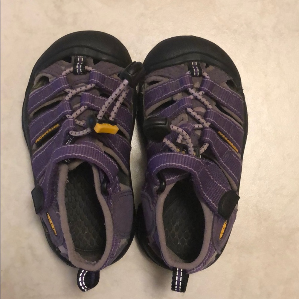 Toddler size 8 purple Keen sandals